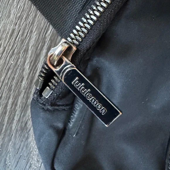 Lululemon Everywhere Belt Bag 1L - Picture 3 of 4